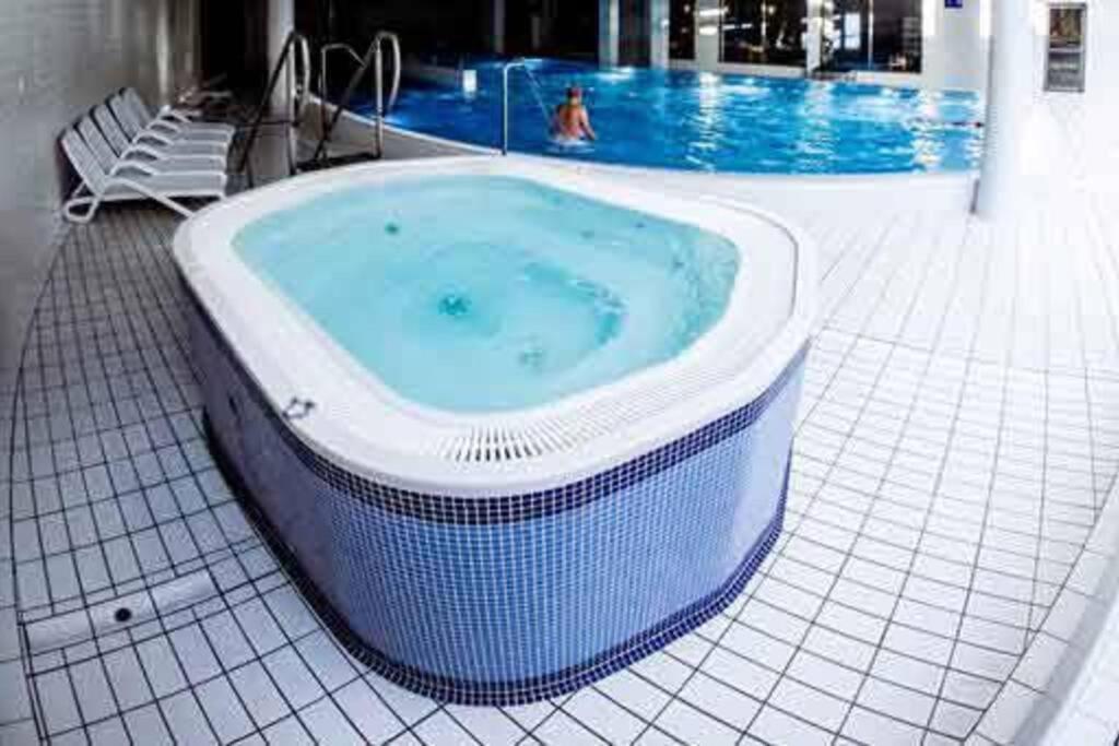 Premium Apartment For Old Town & Jewish Quarter - Balcony Plus Pool Onsite Krakau Exterior foto